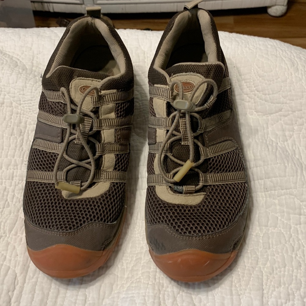 Women’s sneaker/hiking shoe